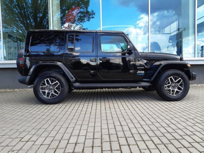 Jeep Wrangler, 2,0T PHEV 380 PS Sahara, barva černá