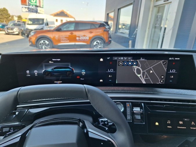 Peugeot 5008, Peugeot 5008 ALLURE Hybrid 136 e-DCS6, barva modrá