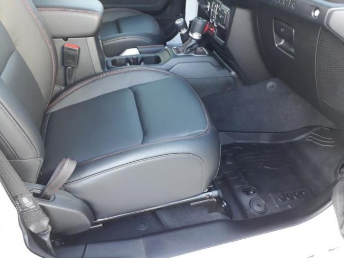 Jeep Wrangler, 2,2 CRD Rubicon Unlimited, barva bílá