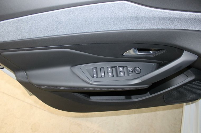 Peugeot 308, Peugeot 308 SW ALLURE Hybrid 136 e-DCS6, barva bílá