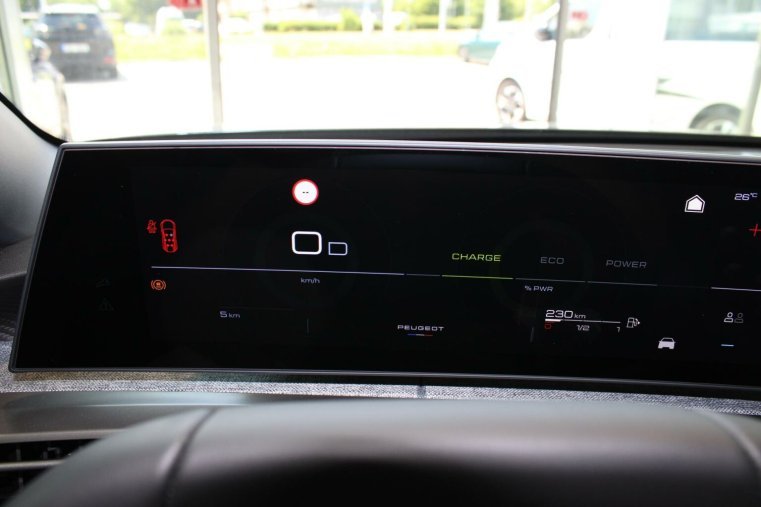 Peugeot 5008, Peugeot 5008 ALLURE Hybrid 136 e-DCS6, barva stříbrná