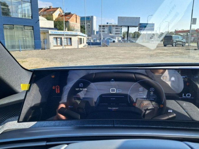 Peugeot 5008, Peugeot 5008 5008 GT Hybrid 145 e-DCS6, barva modrá