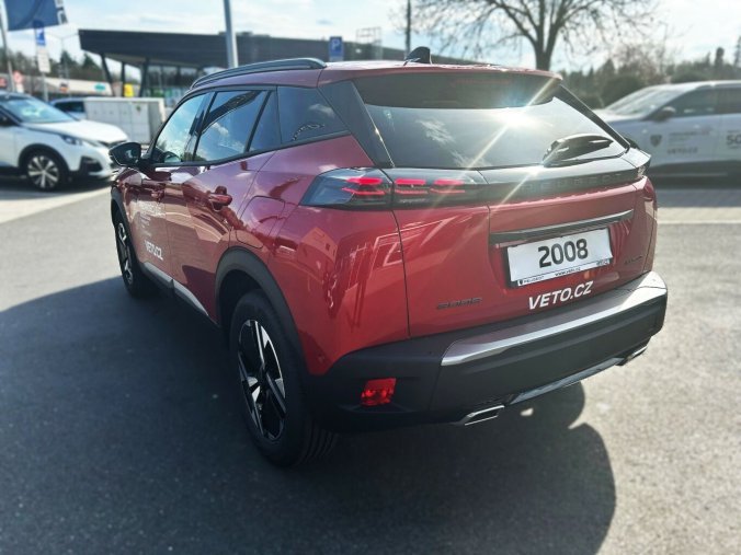 Peugeot 2008, Peugeot 2008 ALLURE Hybrid 145 e-DCS6, barva červená