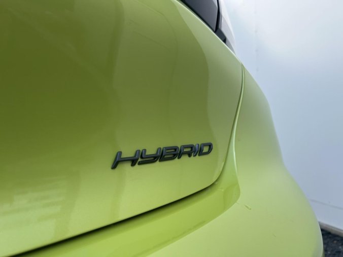 Peugeot 208, Peugeot 208 ALLURE Hybrid 110 e-DCS6, barva zelená