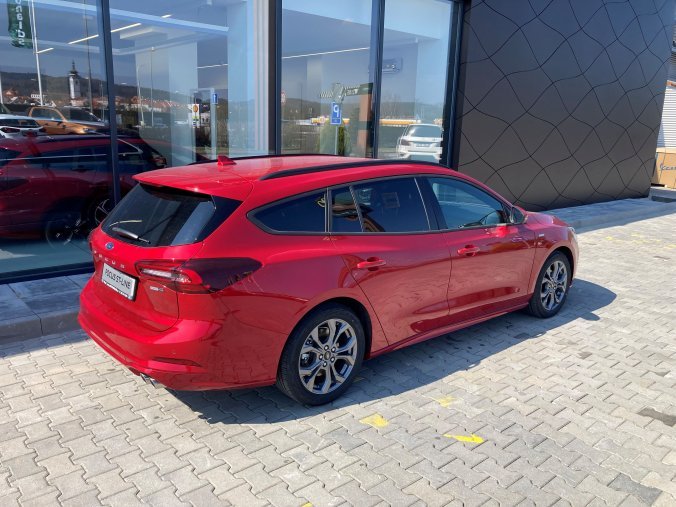 Ford Focus, ST-Line X, Kombi, 1.0 EcoBoost Hybrid (mHEV) 114 kW/155 k, 7st. Powershift, barva červená