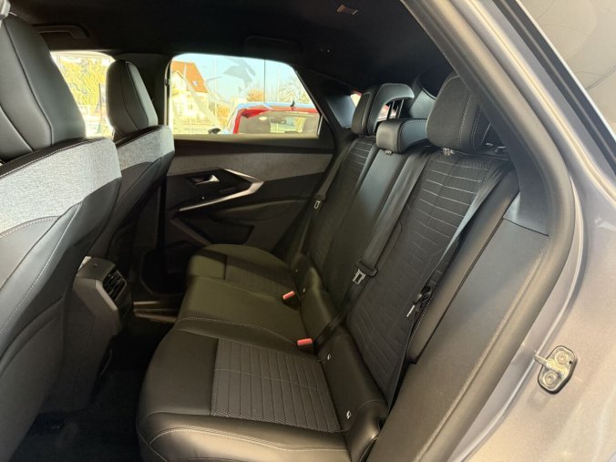 Peugeot 3008, Peugeot 3008 ALLURE Hybrid 136k, Automat, barva šedá