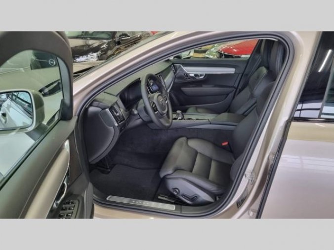 Volvo V90, B4 2.0L 197+14 HP AT8 AWD CROS, barva stříbrná