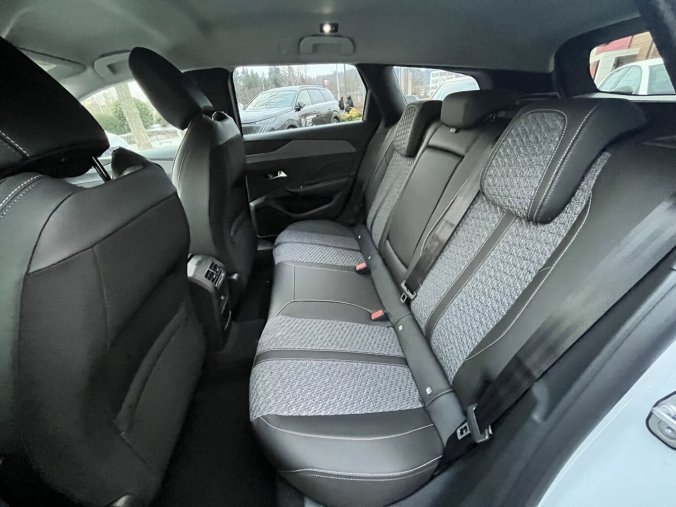 Peugeot 308, Peugeot 308 SW ALLURE Hybrid 145 e-DCS6, barva bílá