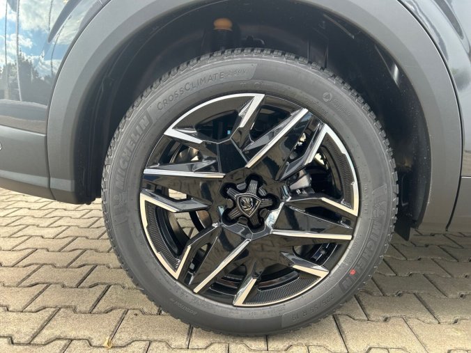 Peugeot 5008, Peugeot 5008 ALLURE Hybrid 145 e-DCS6, barva šedá