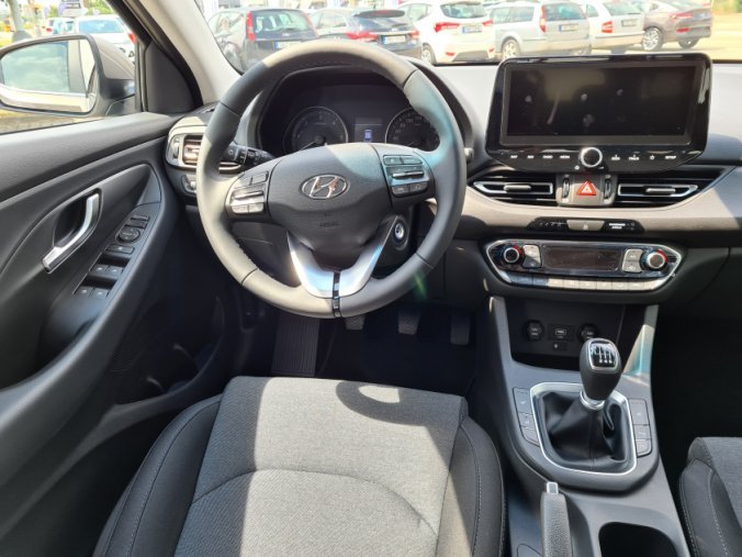 Hyundai i30, 1,5i 81 kW MT, barva bronzová