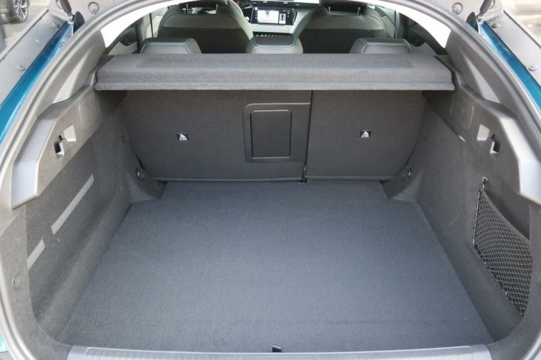 Peugeot 408, Peugeot 408 Allure hybrid 136e - DCS6, barva modrá