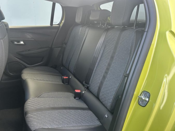 Peugeot 208, Peugeot 208 ALLURE Hybrid 110 e-DCS6, barva zelená