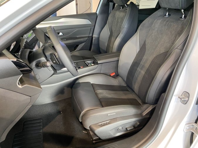 Peugeot 308, Peugeot 308 SW GT BlueHDi 130 EAT8 - 3436, barva bílá