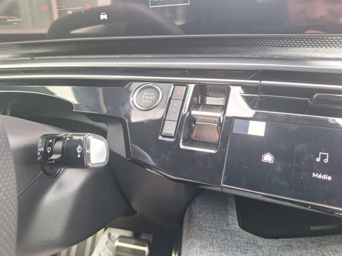 Peugeot 3008, Peugeot 3008 GT Hybrid 145 e-DCS6, barva modrá