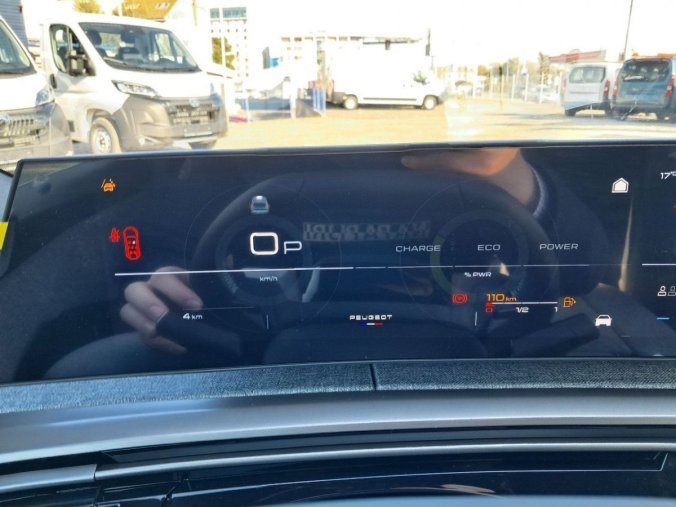 Peugeot 5008, Peugeot 5008 5008 GT Hybrid 145 e-DCS6, barva bílá