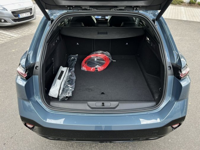 Peugeot 308, Peugeot 308 SW GT Elektromotor 115 kW / 156 k (Baterie 58 kWh), barva šedá