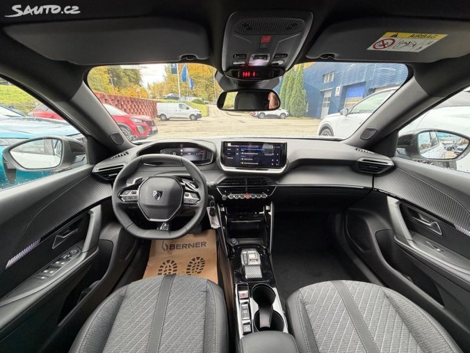 Peugeot 2008, Peugeot 2008 ALLURE PureTech 130k EAT8, barva bílá