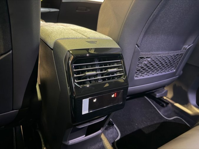 Peugeot 3008, Peugeot 3008 GT Hybrid 145 e-DCS6, barva modrá