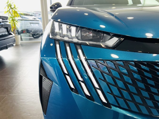 Peugeot 3008, Peugeot 3008 GT Hybrid 145k, El. Víko kufru, barva modrá