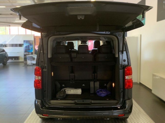 Peugeot Traveller, Peugeot Traveller Allure Standard, barva šedá