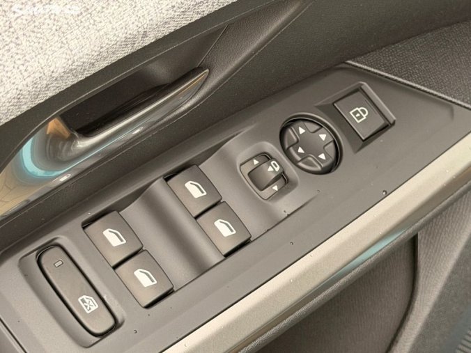 Peugeot 5008, Peugeot 5008 ALLURE Hybrid 145 e-DCS6, barva modrá