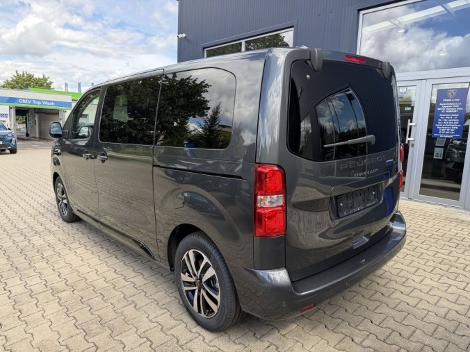 Peugeot Traveller, Peugeot Traveller Active L2 2.2 BlueHDi 150 MAN6, barva zelená