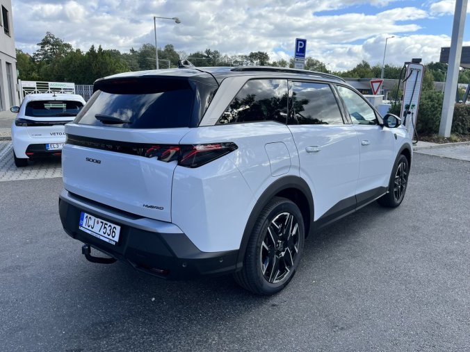 Peugeot 5008, Peugeot 5008 GT Hybrid 145 e-DCS6, barva bílá