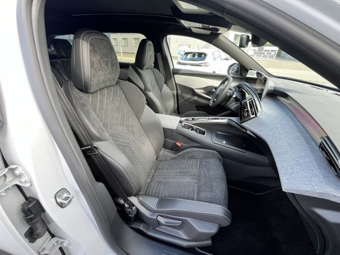 Peugeot 5008, Peugeot 5008 GT Hybrid 145 e-DCS6, barva bílá