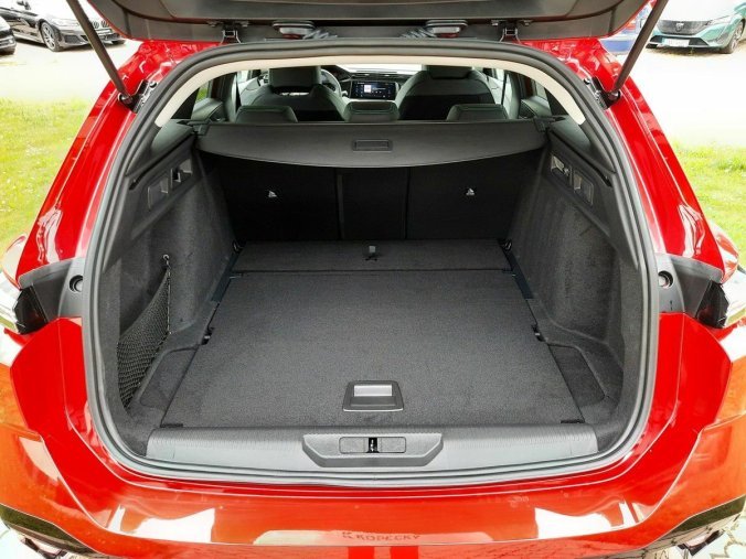 Peugeot 308, Peugeot 308 SW ALLURE 1,5 BHDi 130k EAT8, barva červená