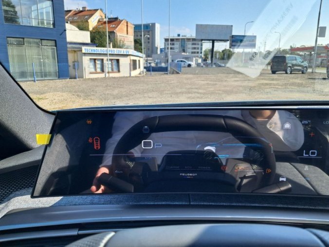 Peugeot 5008, Peugeot 5008 5008 GT Hybrid 145 e-DCS6, barva modrá