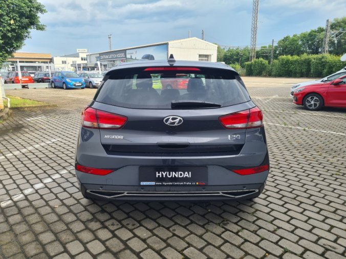 Hyundai i30, 1,5i 81 kW MT, barva šedá