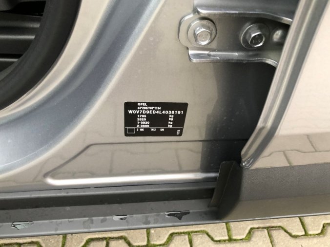 Opel Crossland X, SMILE 1.2i 81 kW MT6, barva šedá