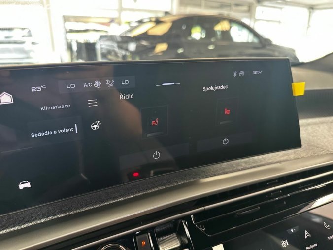 Peugeot 3008, Peugeot 3008 ALLURE Hybrid 145 e-DCS6, barva modrá