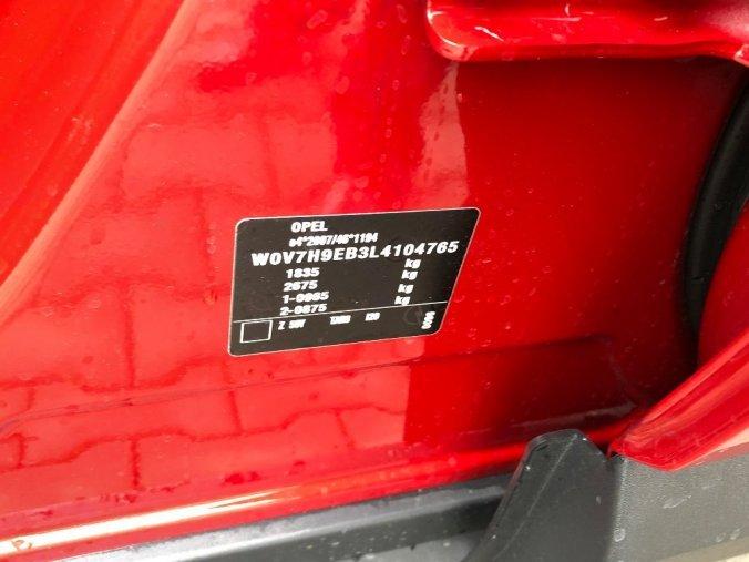 Opel Crossland X, ULTIMATE 1.2i 96 kW AT6, barva červená