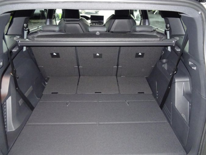 Peugeot 5008, Peugeot 5008 ALLURE BlueHDi 130k EAT8, barva stříbrná