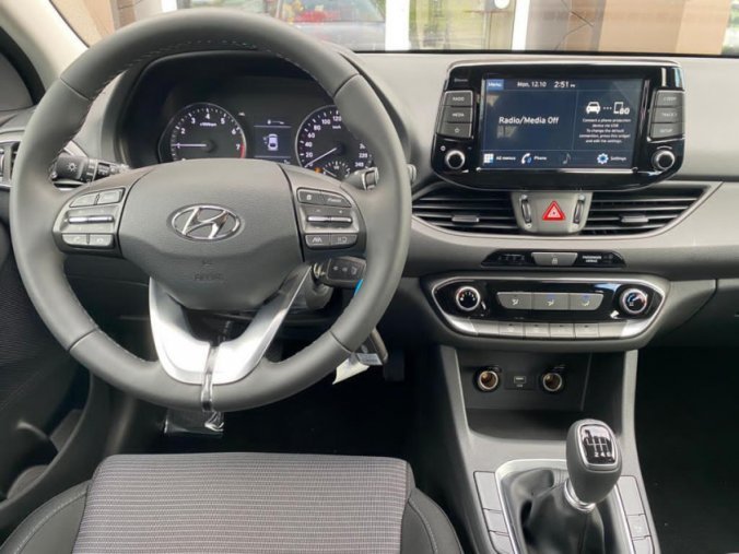 Hyundai i30, 1,0 T-GDI 88 kW MT, barva bronzová