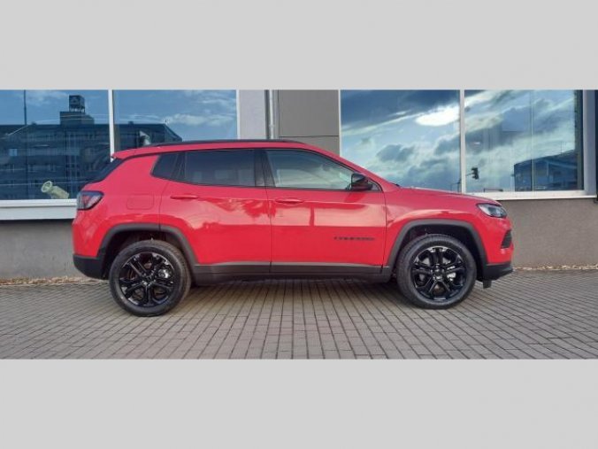 Jeep Compass, 1.3 130 PS NIGHT EAGLE manuál, barva červená