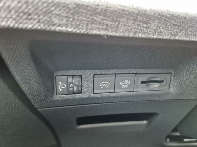 Peugeot 5008, Peugeot 5008 ALLURE Hybrid 145 e-DCS6, barva šedá