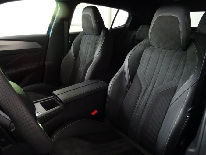 Peugeot 408, Peugeot 408 GT Hybrid 136 e-DCS6, barva modrá