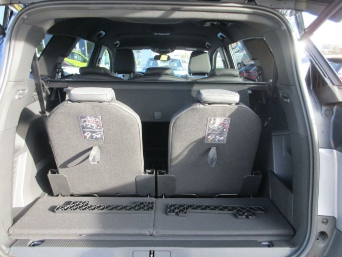 Peugeot 5008, Peugeot 5008 ALLURE BlueHDi 130 S&S EAT 8, barva šedá