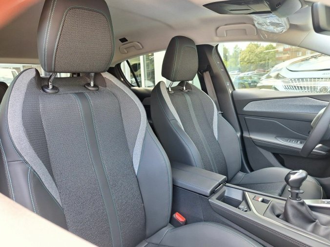 Peugeot 308, Peugeot 308 ALLURE 1.2 PT 130K MAN6, barva šedá