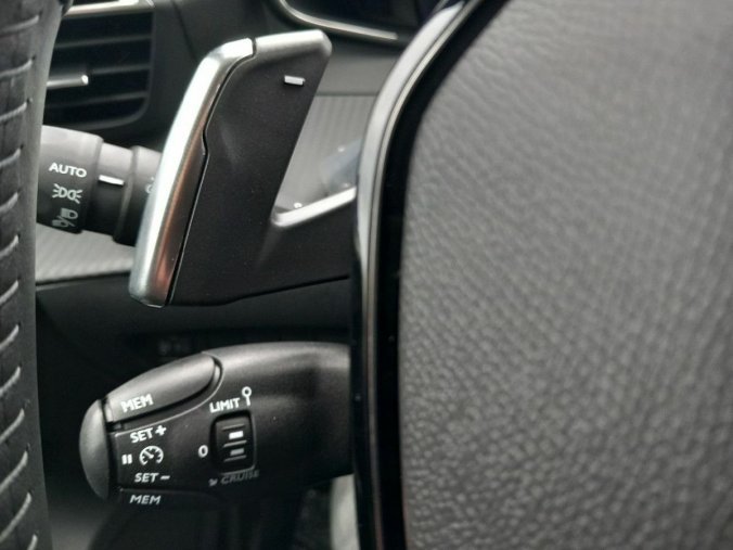 Peugeot 2008, Peugeot 2008 Allure Pack PureTech 130 S&amp, barva černá