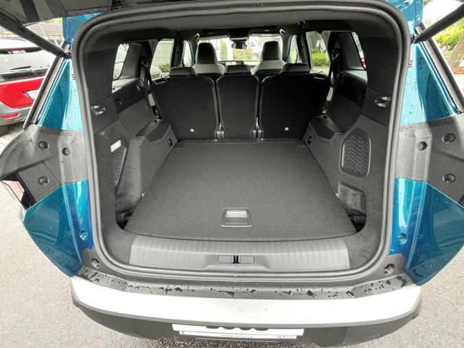 Peugeot 5008, Peugeot 5008 GT Hybrid 145 e-DCS6, barva modrá