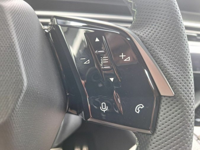 Peugeot 3008, Peugeot 3008 GT Hybrid 136 e-DCS6, barva šedá