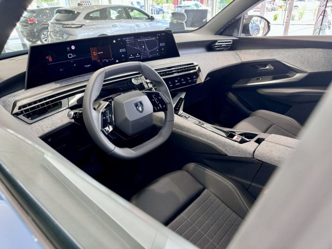 Peugeot 3008, Peugeot 3008 ALLURE Hybrid 136k, Automat, barva černá