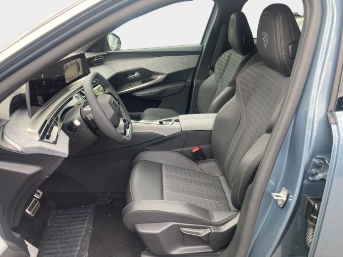 Peugeot 3008, Peugeot 3008 GT Hybrid 145 e-DCS6, barva modrá