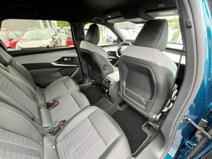 Peugeot 5008, Peugeot 5008 GT Hybrid 145 e-DCS6, barva modrá