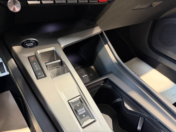 Peugeot 308, Peugeot 308 SW GT Hybrid 145 e-DCS6, barva červená