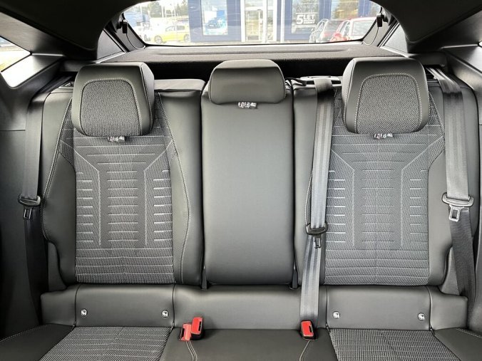 Peugeot 3008, Peugeot 3008 ALLURE Hybrid 145 e-DCS6, barva černá