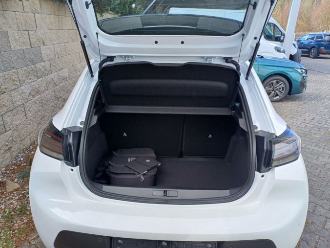 Peugeot 208, Peugeot 208 Style Elektro 100kW/136k, barva bílá